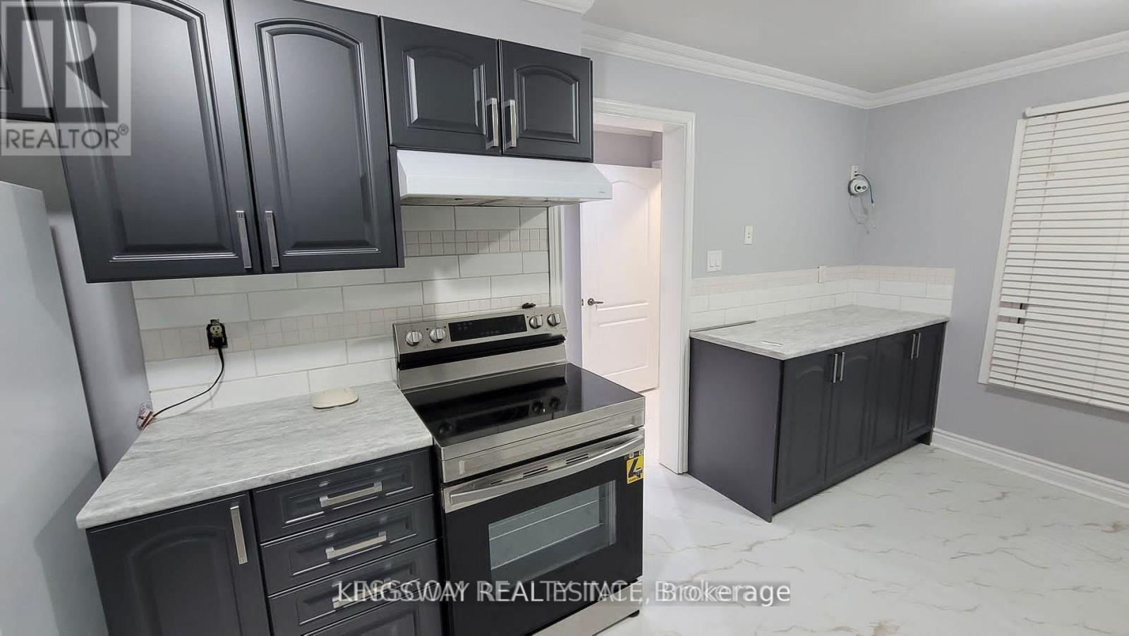 12 Silverstream Road, Brampton, Ontario  L6Z 4L2 - Photo 14 - W12670662