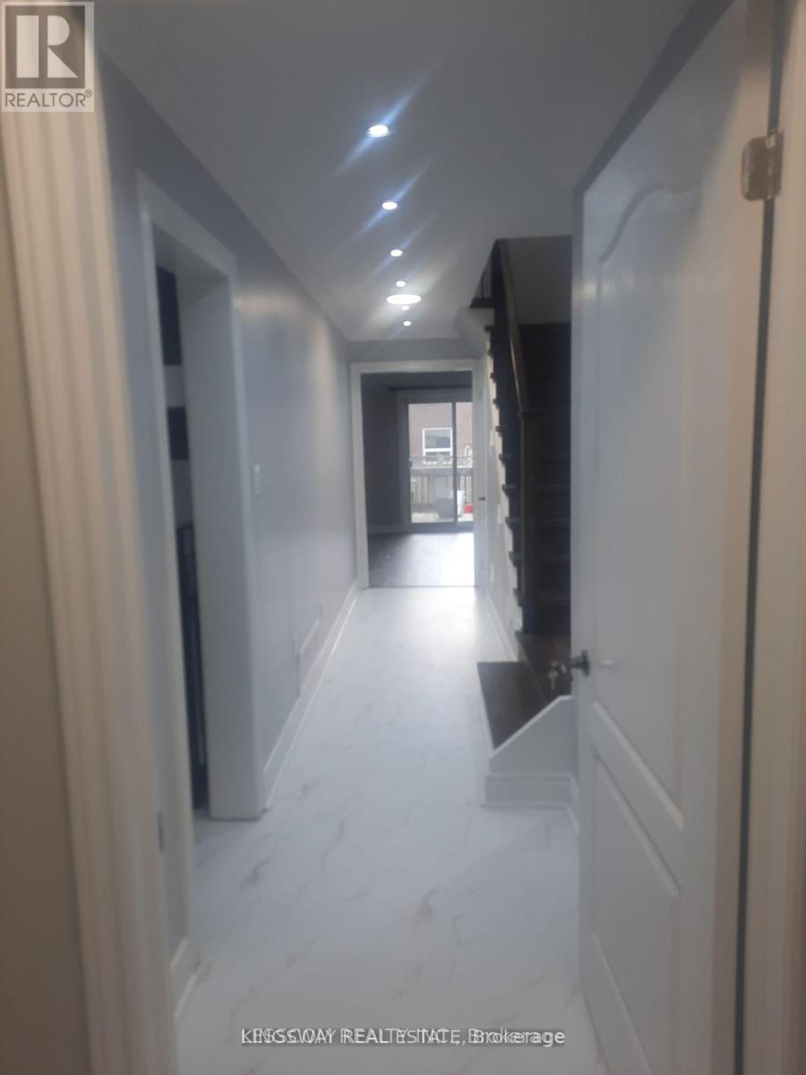 12 Silverstream Road, Brampton, Ontario  L6Z 4L2 - Photo 4 - W12670662