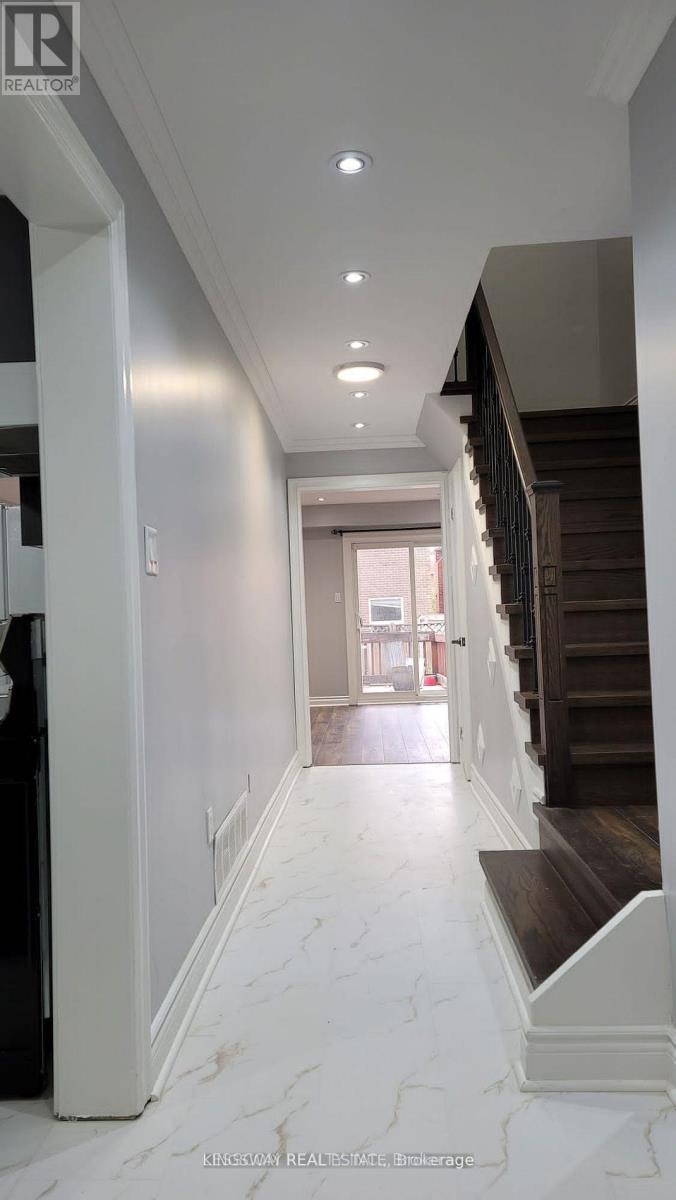 12 Silverstream Road, Brampton, Ontario  L6Z 4L2 - Photo 5 - W12670662