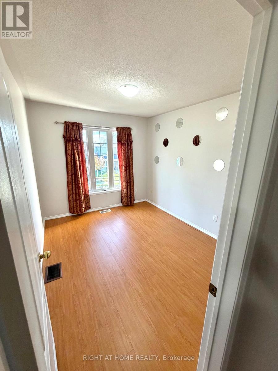 29 Mistdale Crescent, Brampton, Ontario  L7A 1S2 - Photo 15 - W12670680