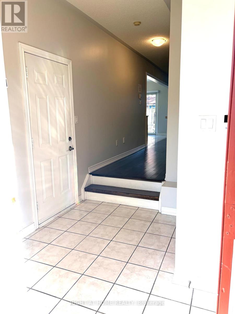 29 Mistdale Crescent, Brampton, Ontario  L7A 1S2 - Photo 2 - W12670680