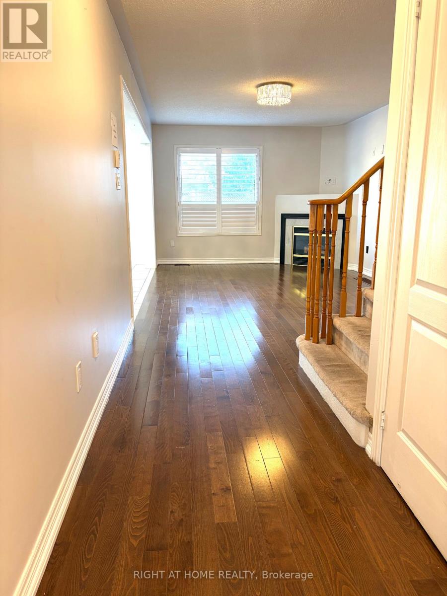 29 Mistdale Crescent, Brampton, Ontario  L7A 1S2 - Photo 3 - W12670680