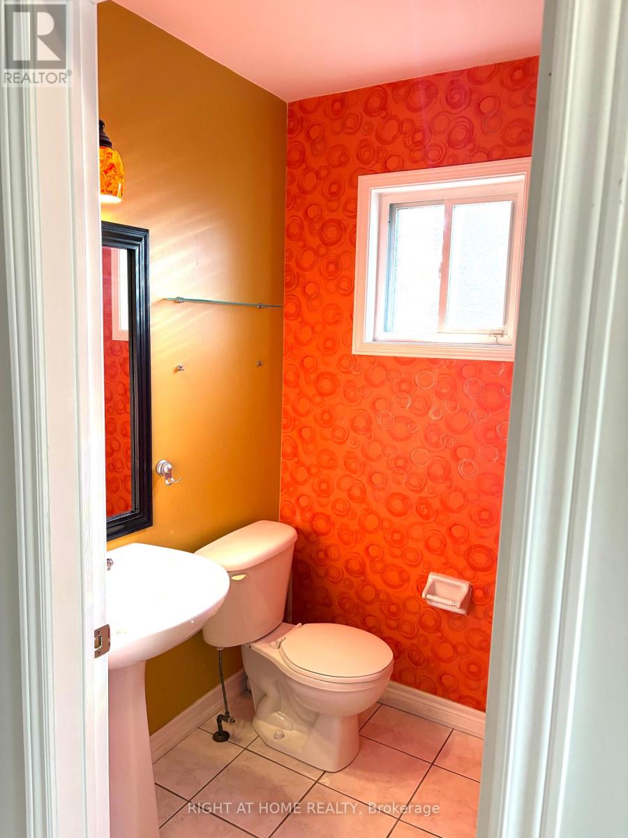 29 Mistdale Crescent, Brampton, Ontario  L7A 1S2 - Photo 4 - W12670680