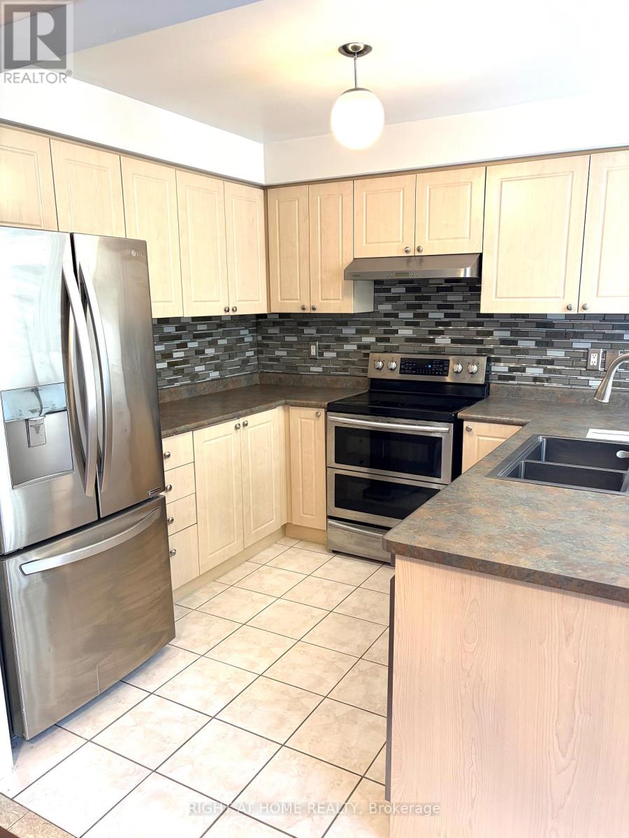 29 Mistdale Crescent, Brampton, Ontario  L7A 1S2 - Photo 7 - W12670680