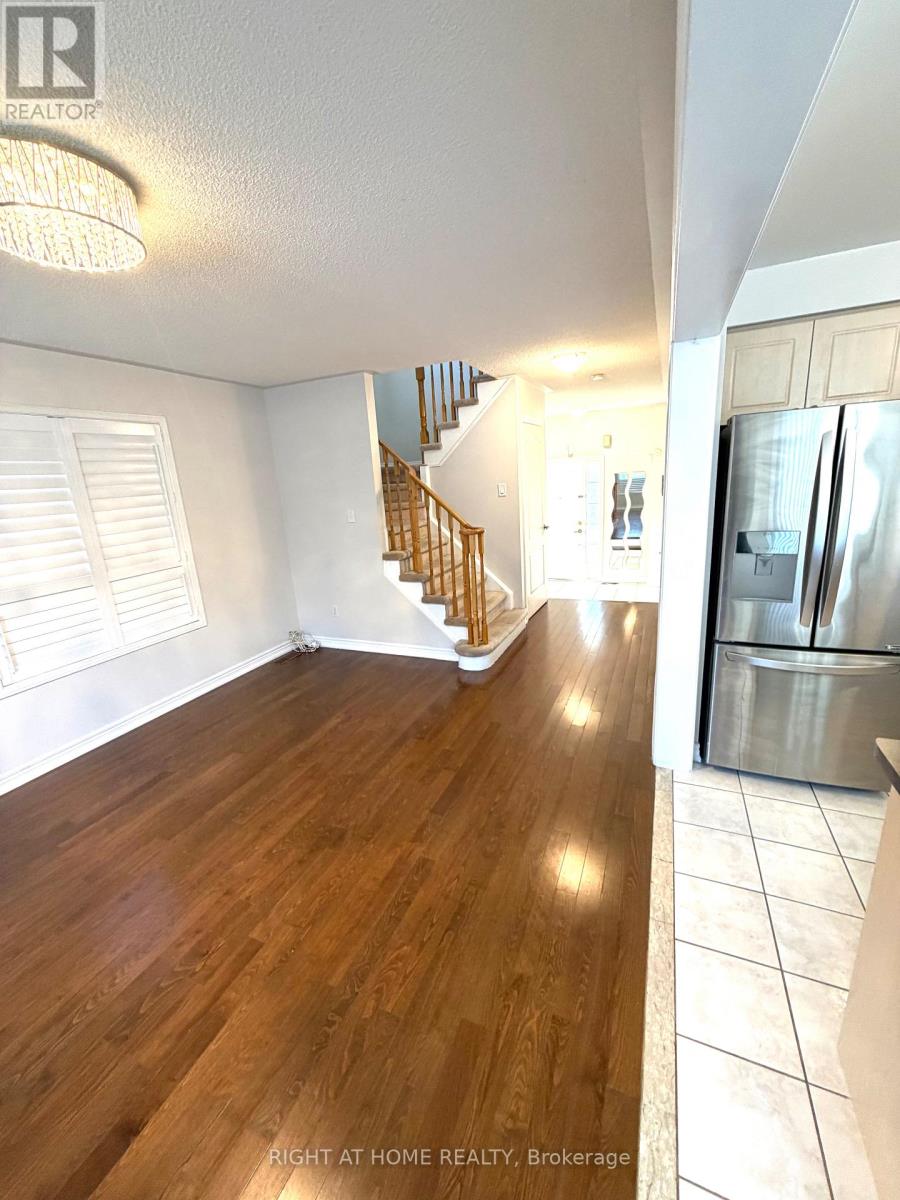 29 Mistdale Crescent, Brampton, Ontario  L7A 1S2 - Photo 8 - W12670680