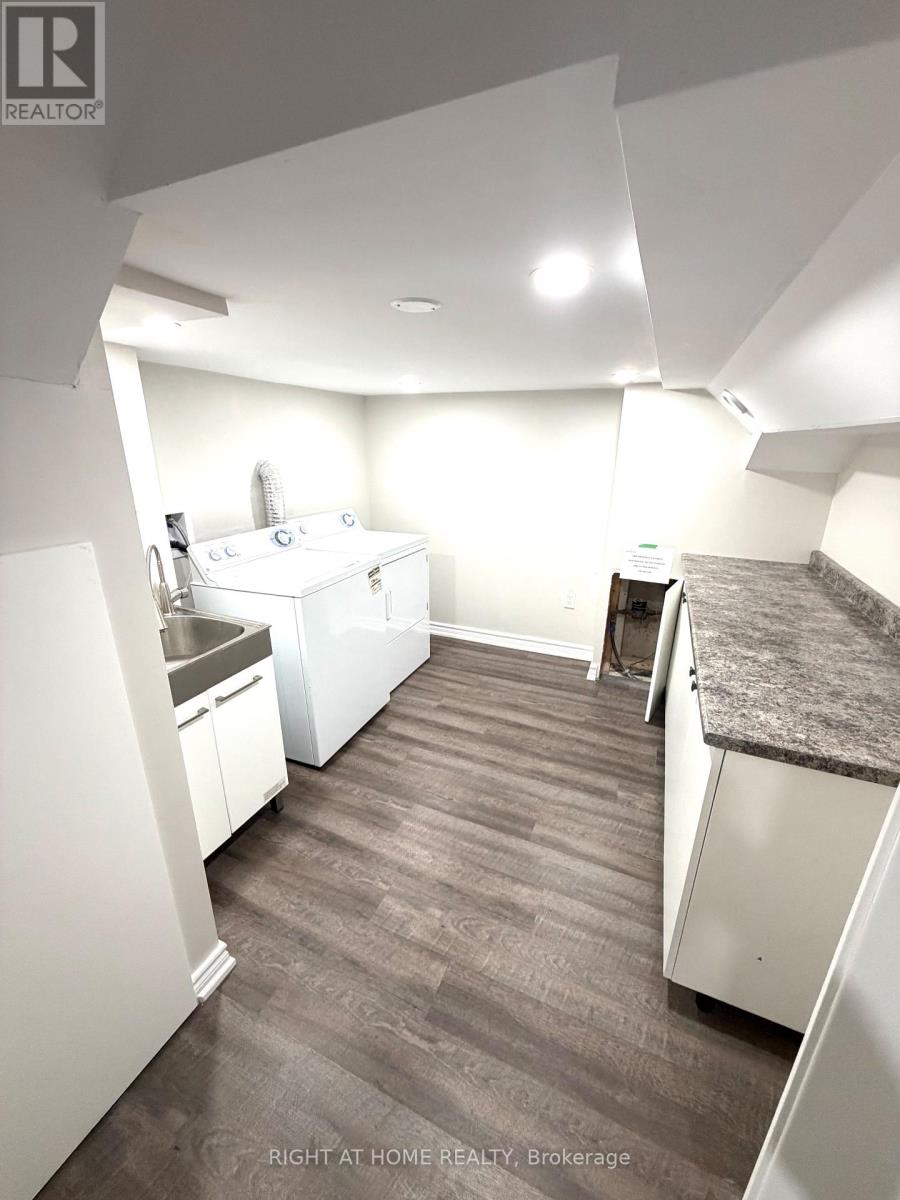 29 Mistdale Crescent, Brampton, Ontario  L7A 1S2 - Photo 9 - W12670680