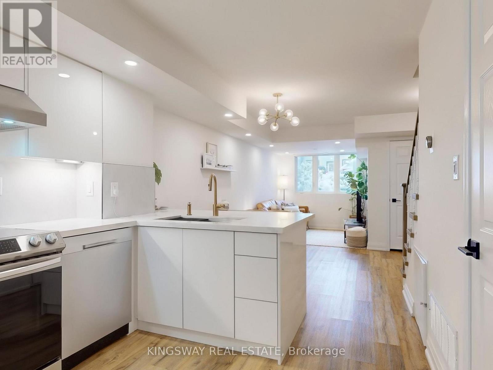 163 - 351 Wallace Avenue, Toronto, Ontario  M6P 3N1 - Photo 8 - W12670690