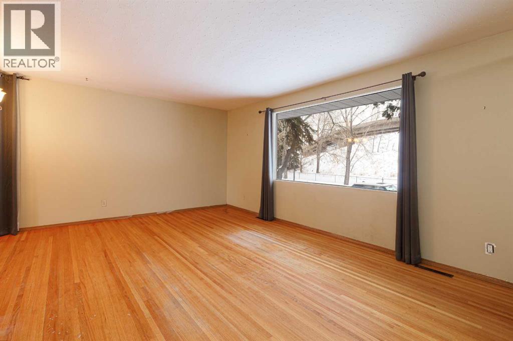 6123 Lacombe Way Sw, Calgary, Alberta  t3e 5t4 - Photo 4 - A2273752