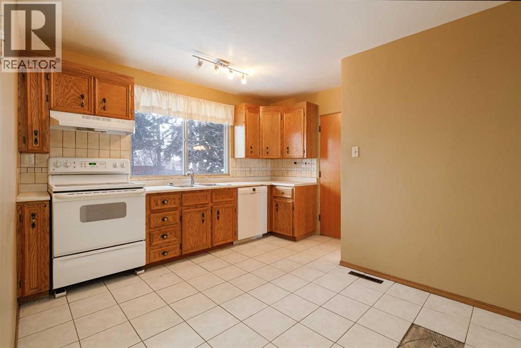 6123 Lacombe Way Sw, Calgary, Alberta  t3e 5t4 - Photo 8 - A2273752