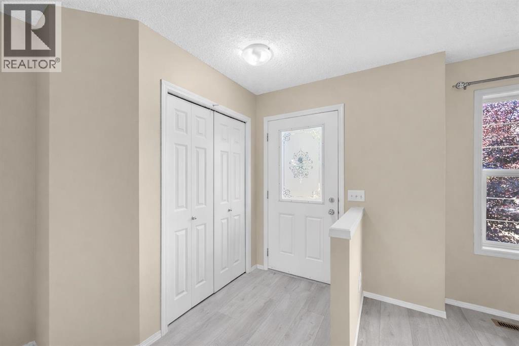 5 Saddlebrook Common Ne, Calgary, Alberta  T3J 5M4 - Photo 2 - A2277591