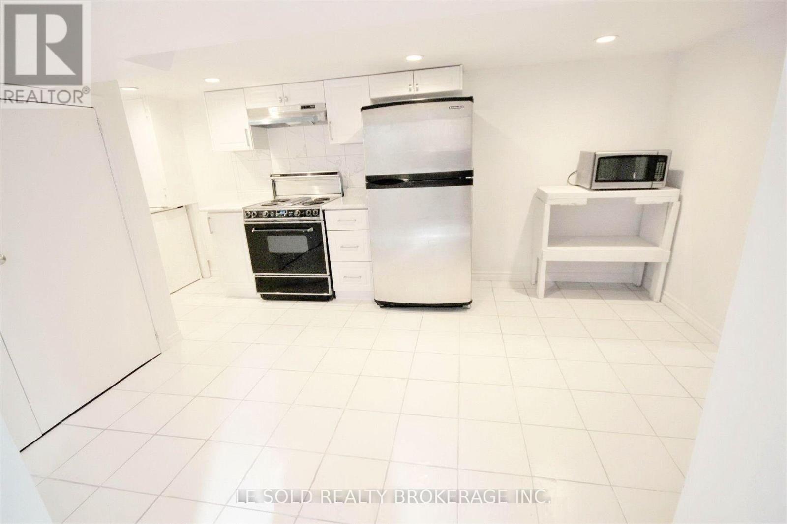 Bsmt Room - 112 Leland Street, Hamilton, Ontario  L8S 3A2 - Photo 4 - X12670738