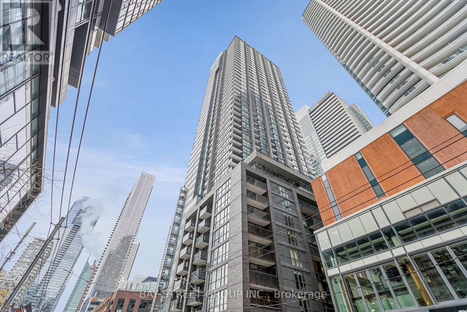 <div class="slider-price">$2,950 Monthly</div><p>708 - 295 Adelaide Street W, Toronto, Ontario</p>