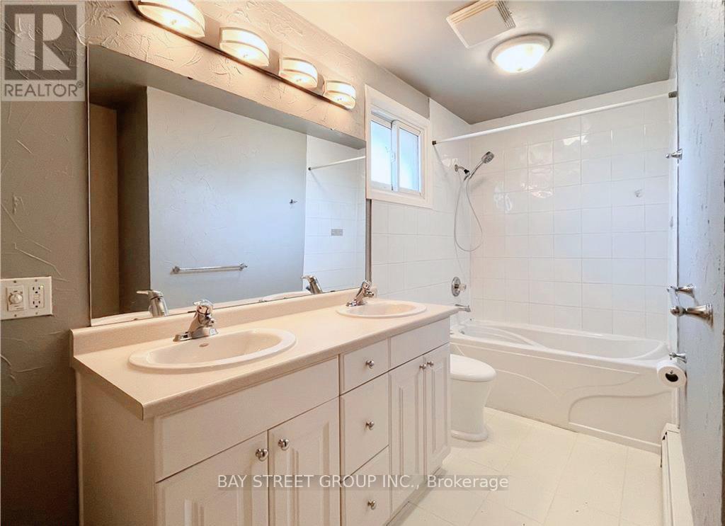 Upper - 106 St David's Road, St. Catharines, Ontario  L2T 1P9 - Photo 11 - X12670756