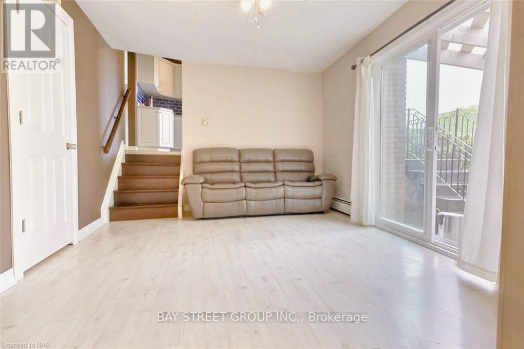 Upper - 106 St David's Road, St. Catharines, Ontario  L2T 1P9 - Photo 12 - X12670756