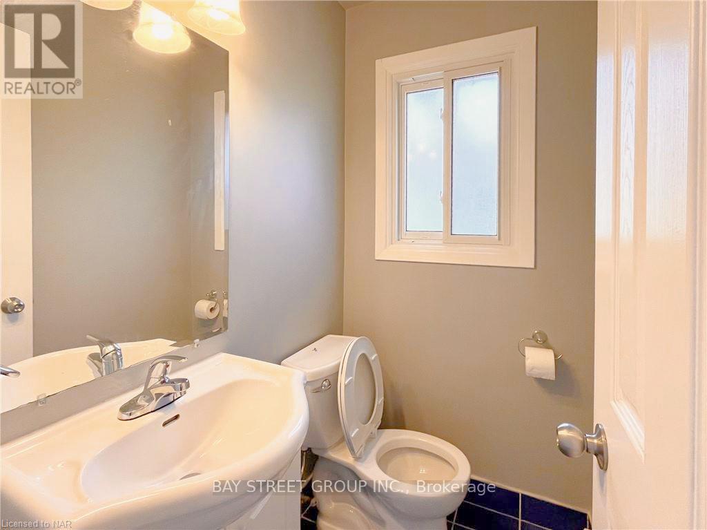 Upper - 106 St David's Road, St. Catharines, Ontario  L2T 1P9 - Photo 13 - X12670756