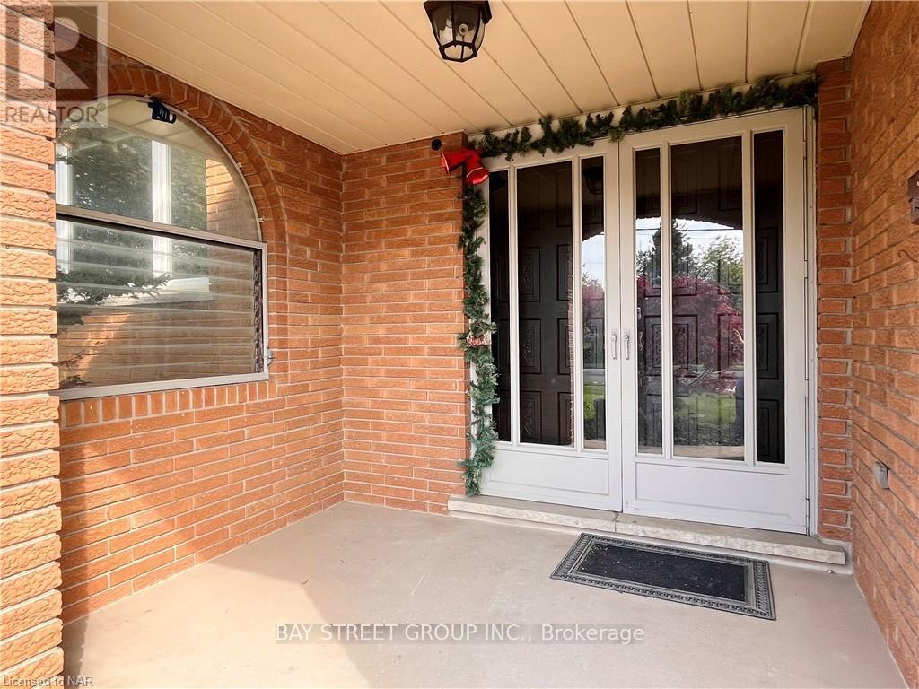 Upper - 106 St David's Road, St. Catharines, Ontario  L2T 1P9 - Photo 2 - X12670756