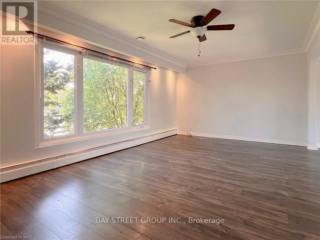 Upper - 106 St David's Road, St. Catharines, Ontario  L2T 1P9 - Photo 4 - X12670756