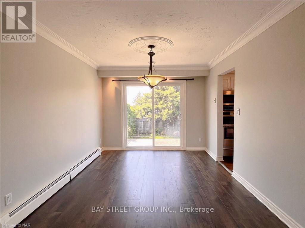 Upper - 106 St David's Road, St. Catharines, Ontario  L2T 1P9 - Photo 5 - X12670756