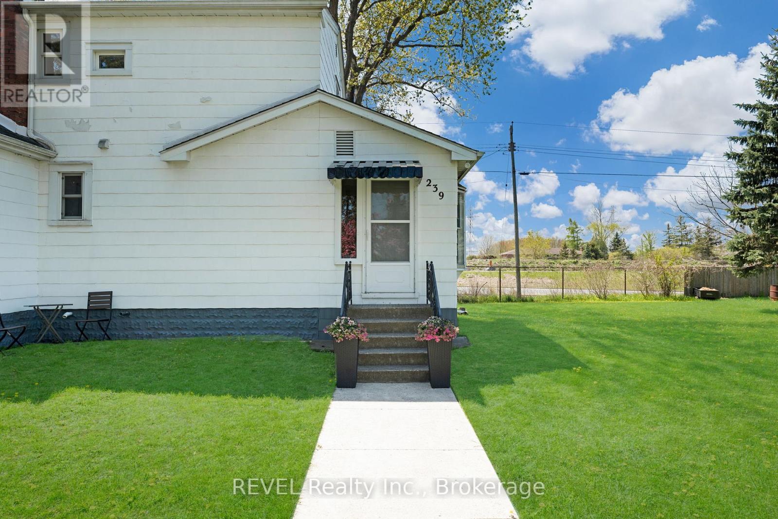 239 Becken Crescent, Welland, Ontario  L3B 5N4 - Photo 4 - X12670774