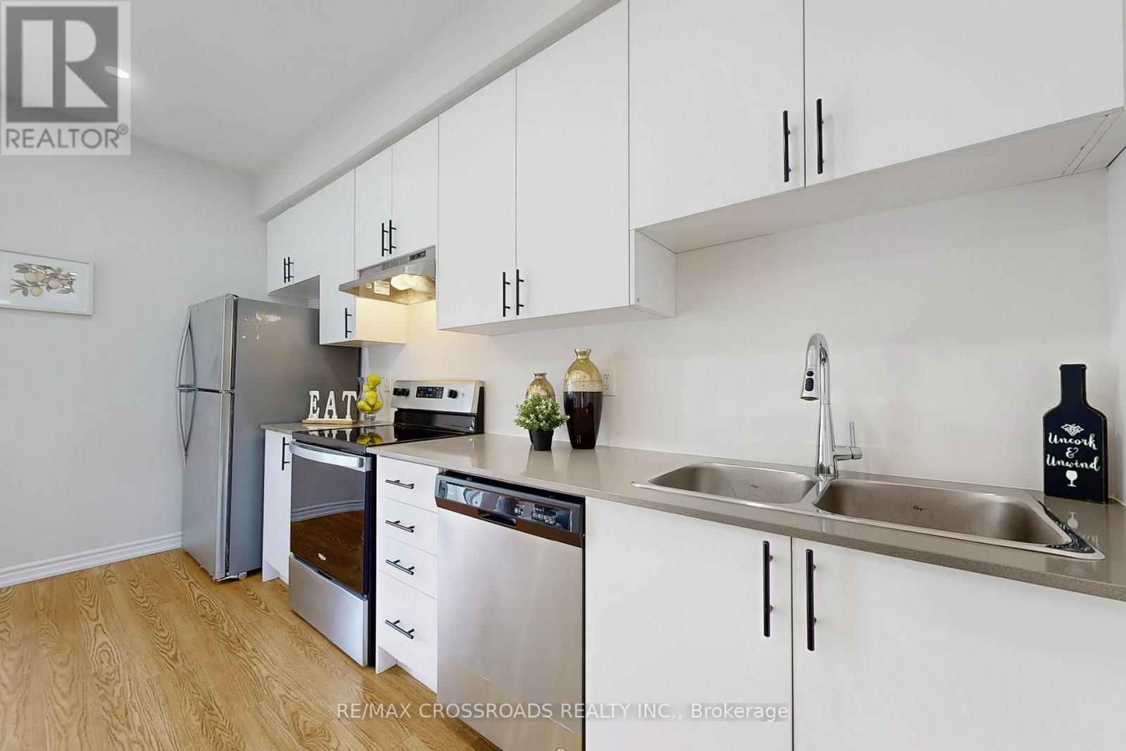 384 Okanagan Path, Oshawa, Ontario  L1H 0B1 - Photo 8 - E12670814