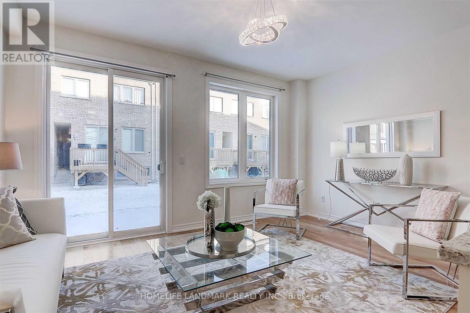 47 Durblee Avenue, Aurora, Ontario  L4G 0Z8 - Photo 12 - N12670760