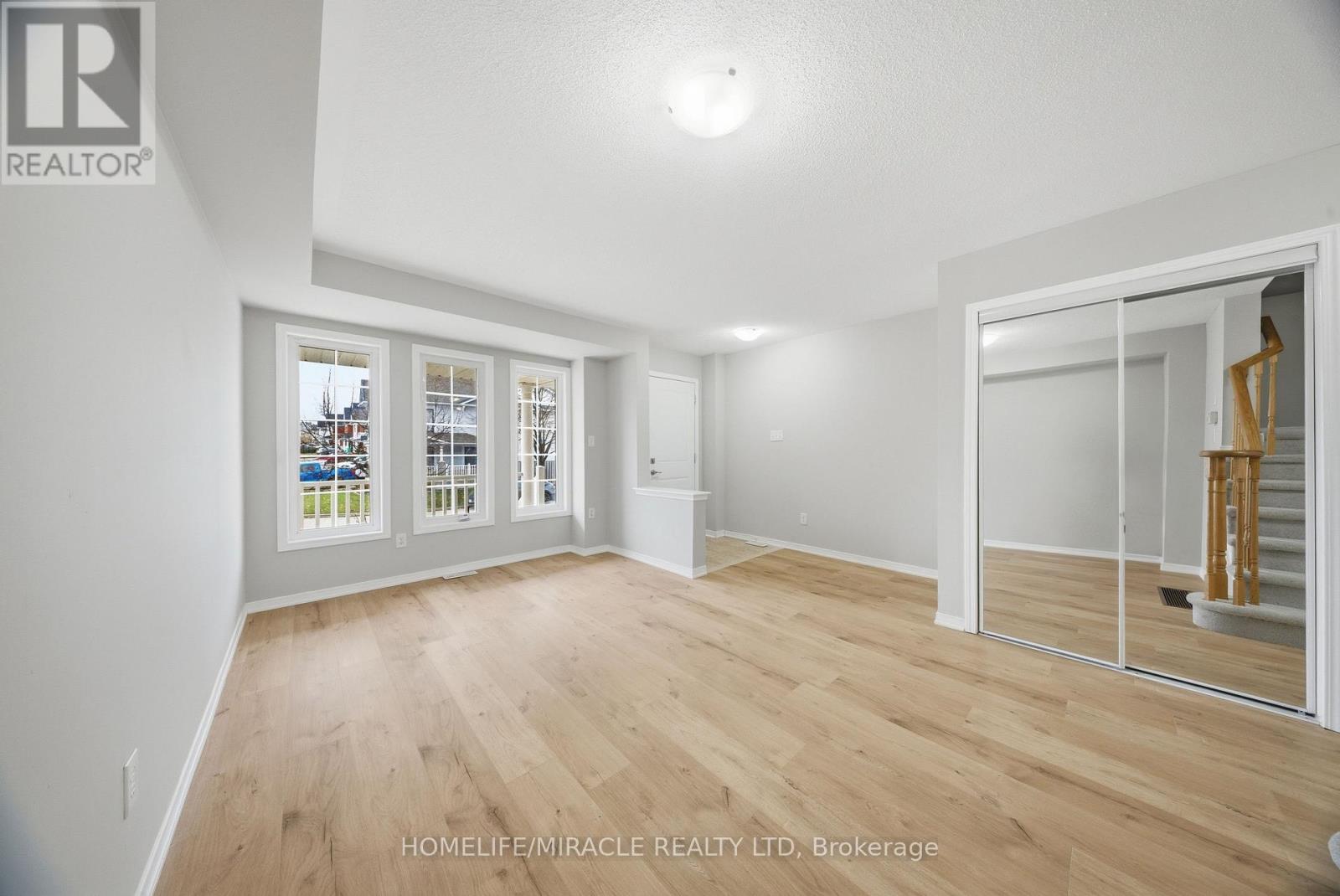 12 Diana Way, Barrie (Innis-Shore), Ontario  L4M 7H2 - Photo 12 - S12670764