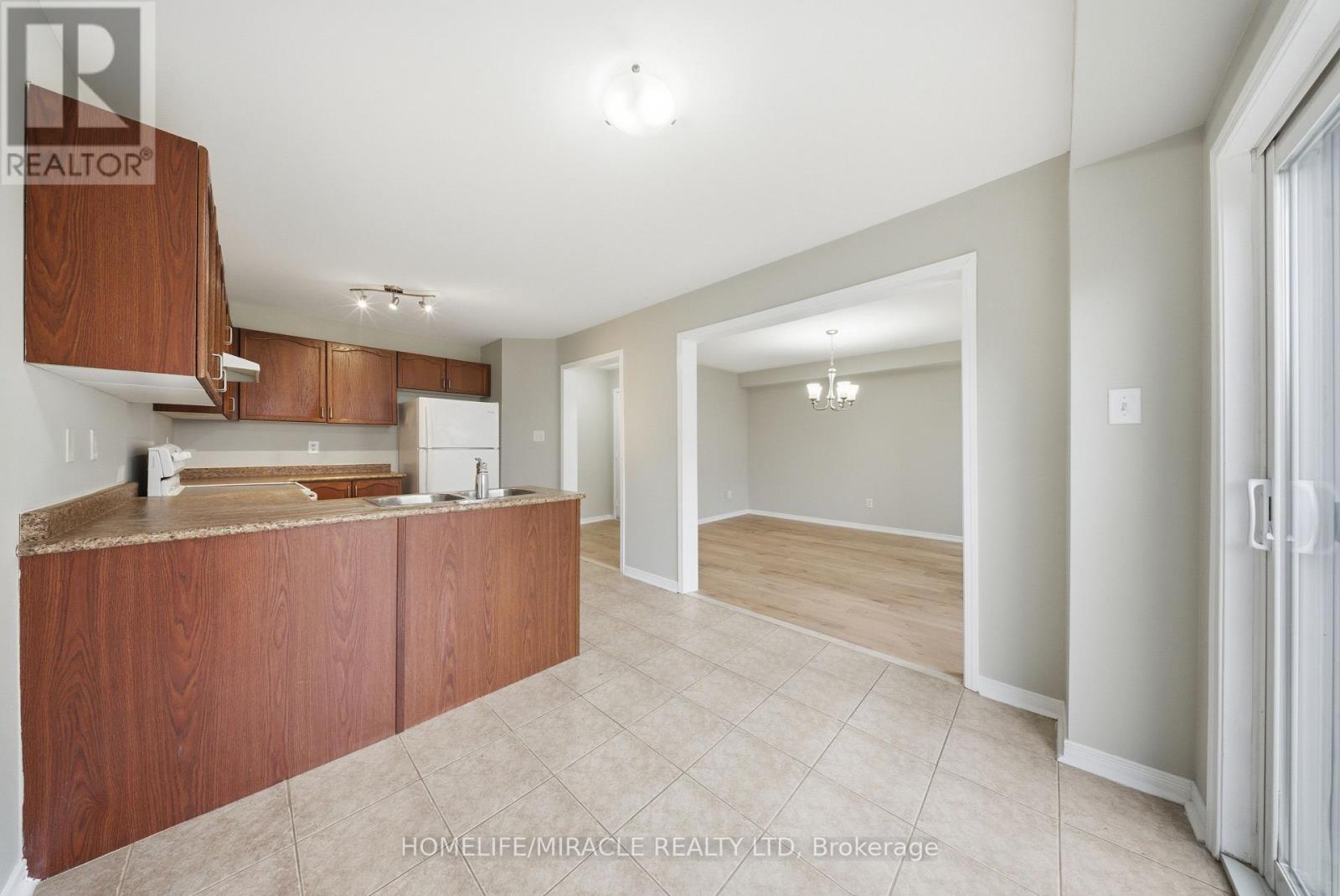 12 Diana Way, Barrie (Innis-Shore), Ontario  L4M 7H2 - Photo 21 - S12670764