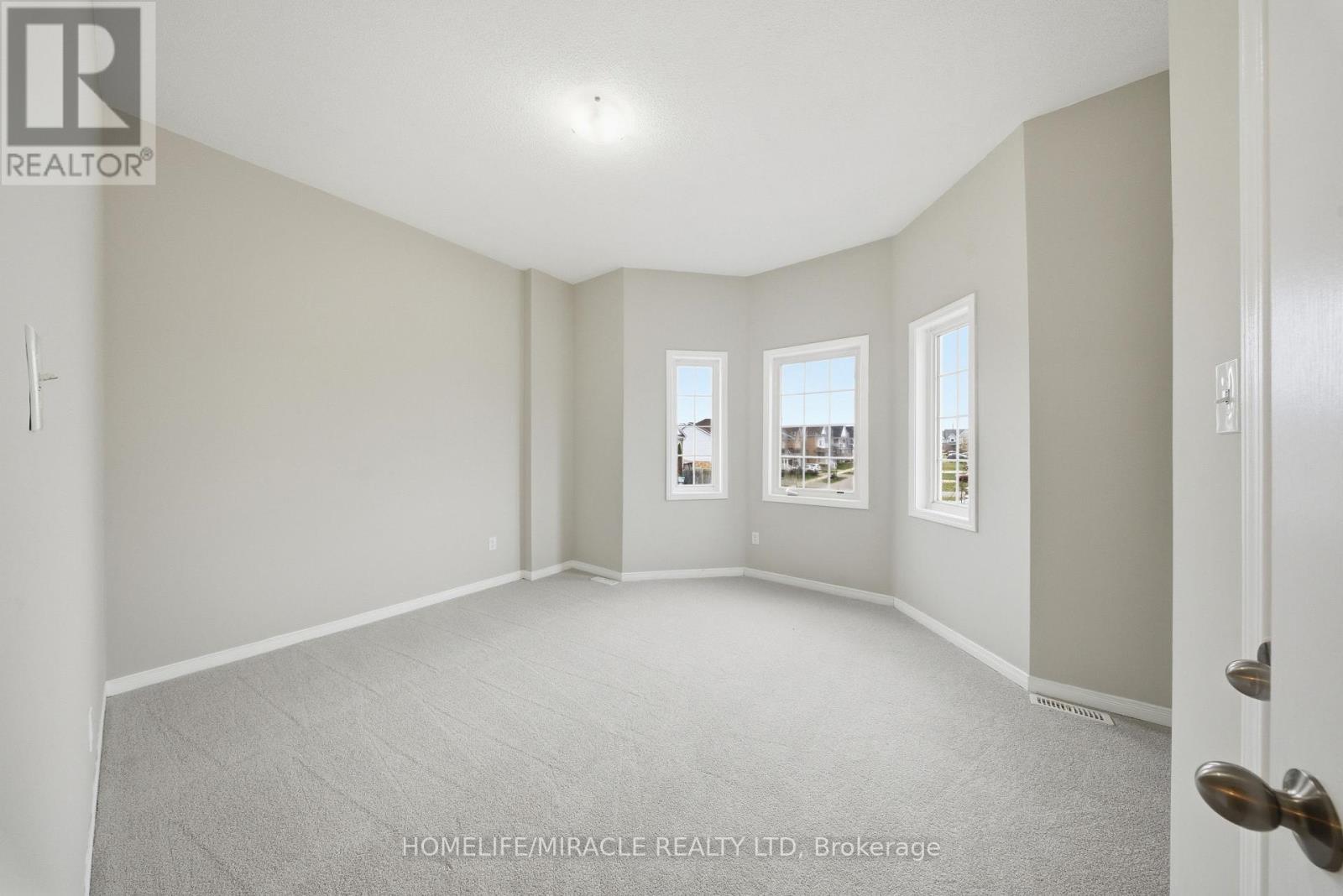 12 Diana Way, Barrie (Innis-Shore), Ontario  L4M 7H2 - Photo 24 - S12670764