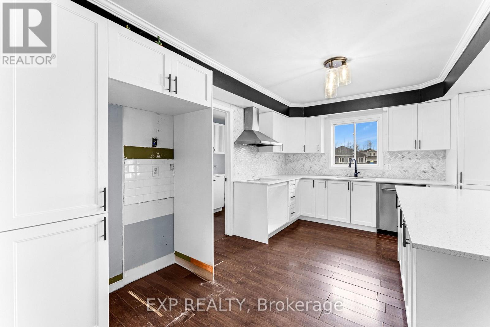 20 Wasaga Sands Drive, Wasaga Beach, Ontario  L9Z 1J6 - Photo 10 - S12670776