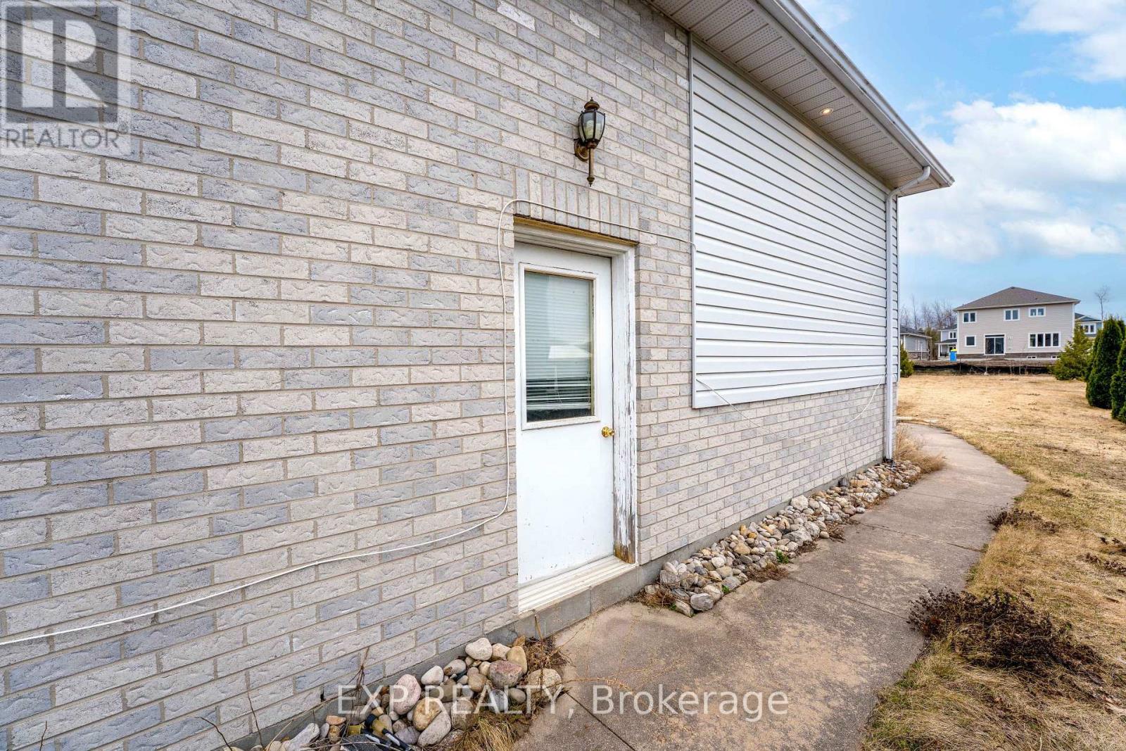 20 Wasaga Sands Drive, Wasaga Beach, Ontario  L9Z 1J6 - Photo 37 - S12670776