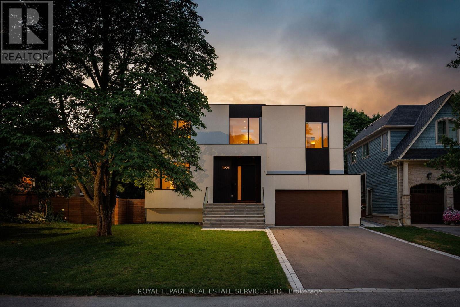 1405 Acton Crescent, Oakville, Ontario  L6J 2S6 - Photo 2 - W12670748