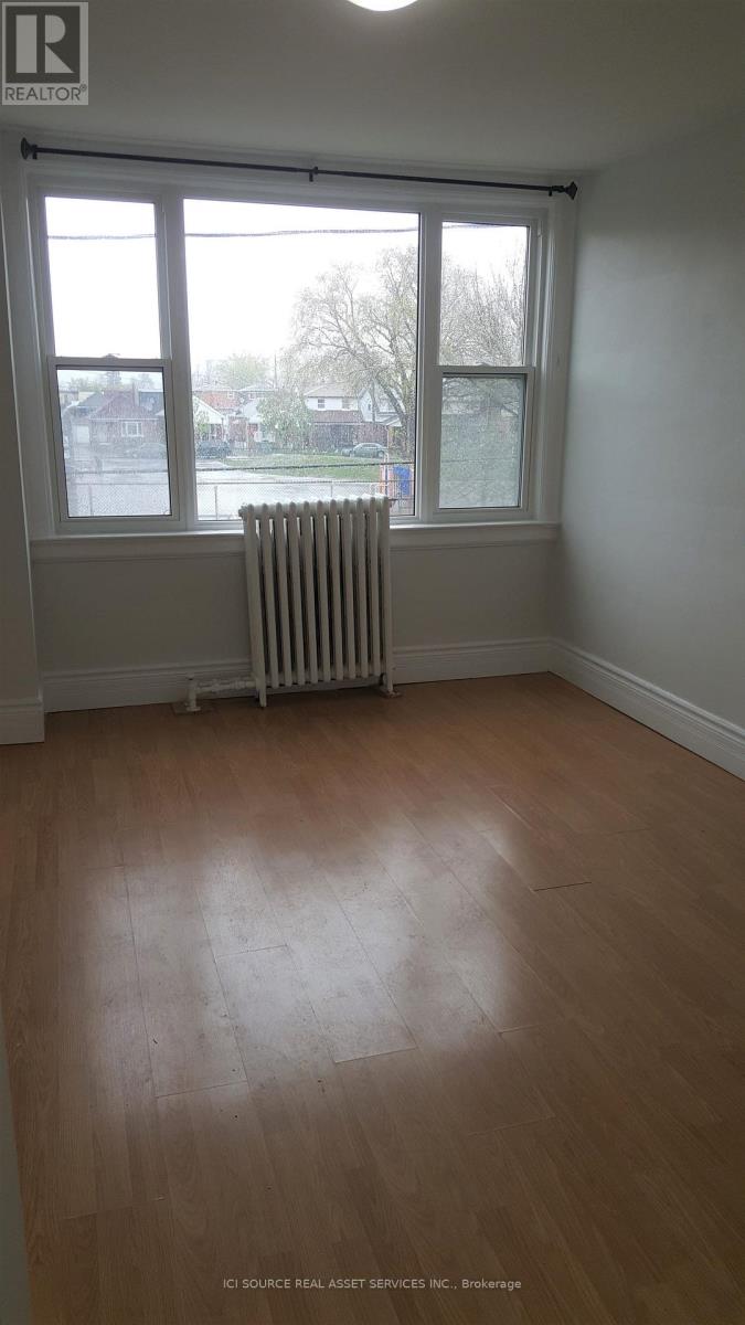 3 - 44 Bartonville Avenue W, Toronto, Ontario  M6M 2B5 - Photo 4 - W12670798