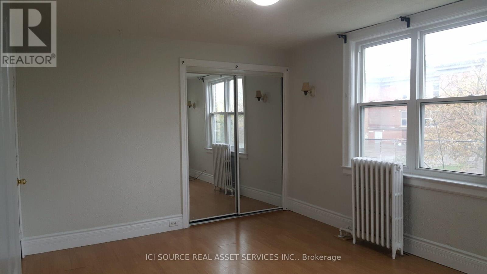 3 - 44 Bartonville Avenue W, Toronto, Ontario  M6M 2B5 - Photo 7 - W12670798