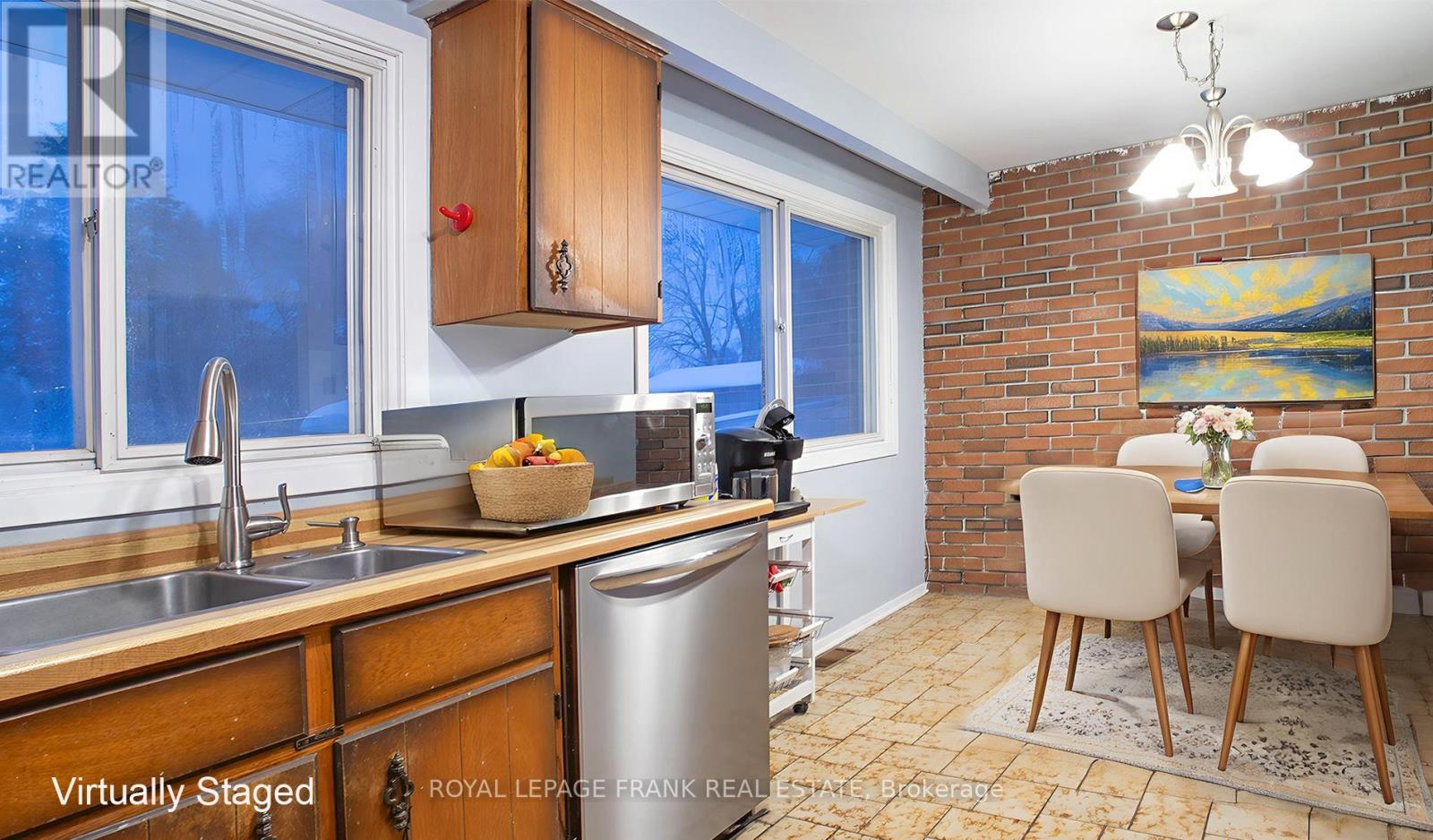 41 Felcher Boulevard, Whitchurch-Stouffville, Ontario  L4A 3H4 - Photo 8 - N12670844