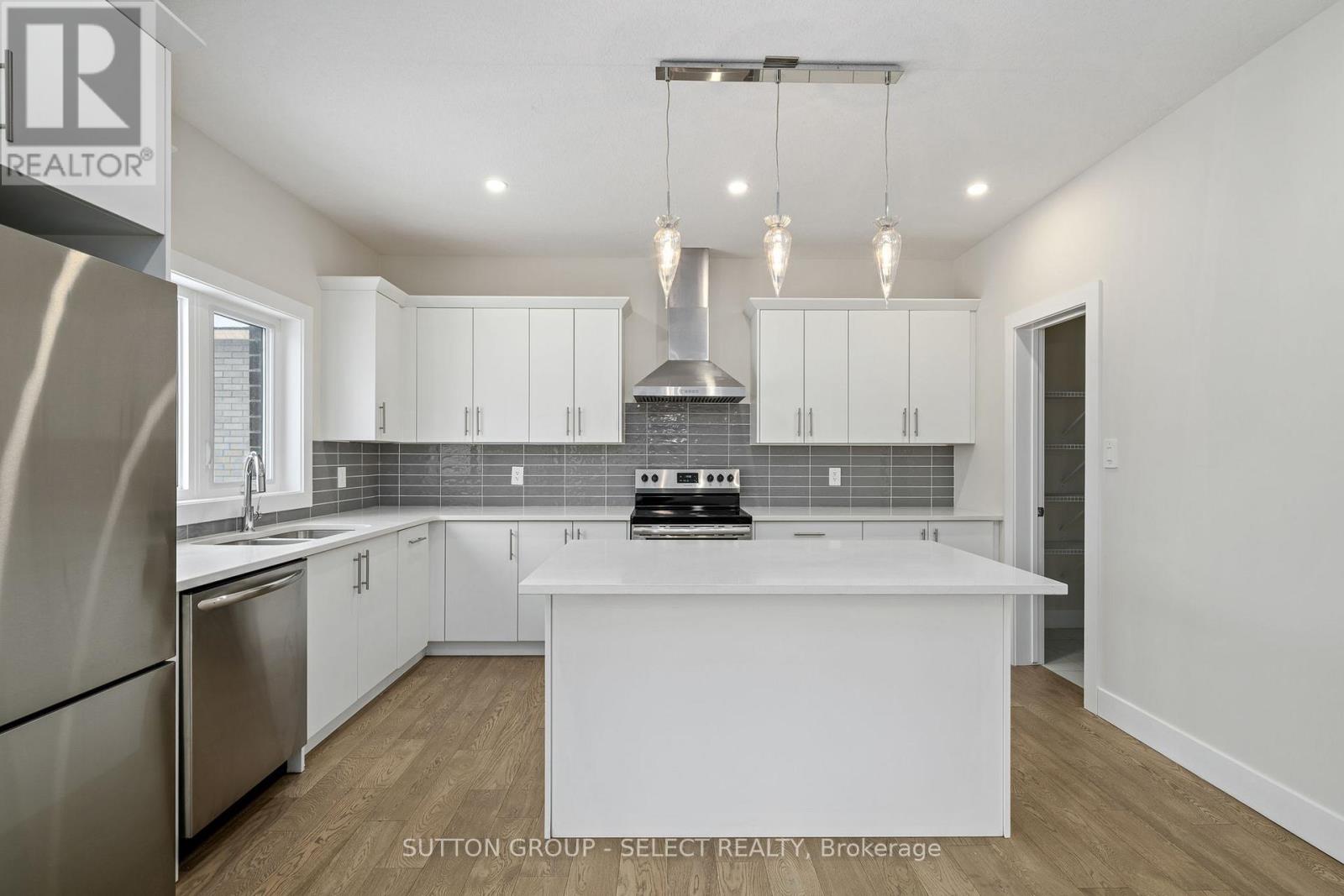 70 Royal Crescent, Southwold (Talbotville), Ontario  N5P 3T2 - Photo 11 - X12670832