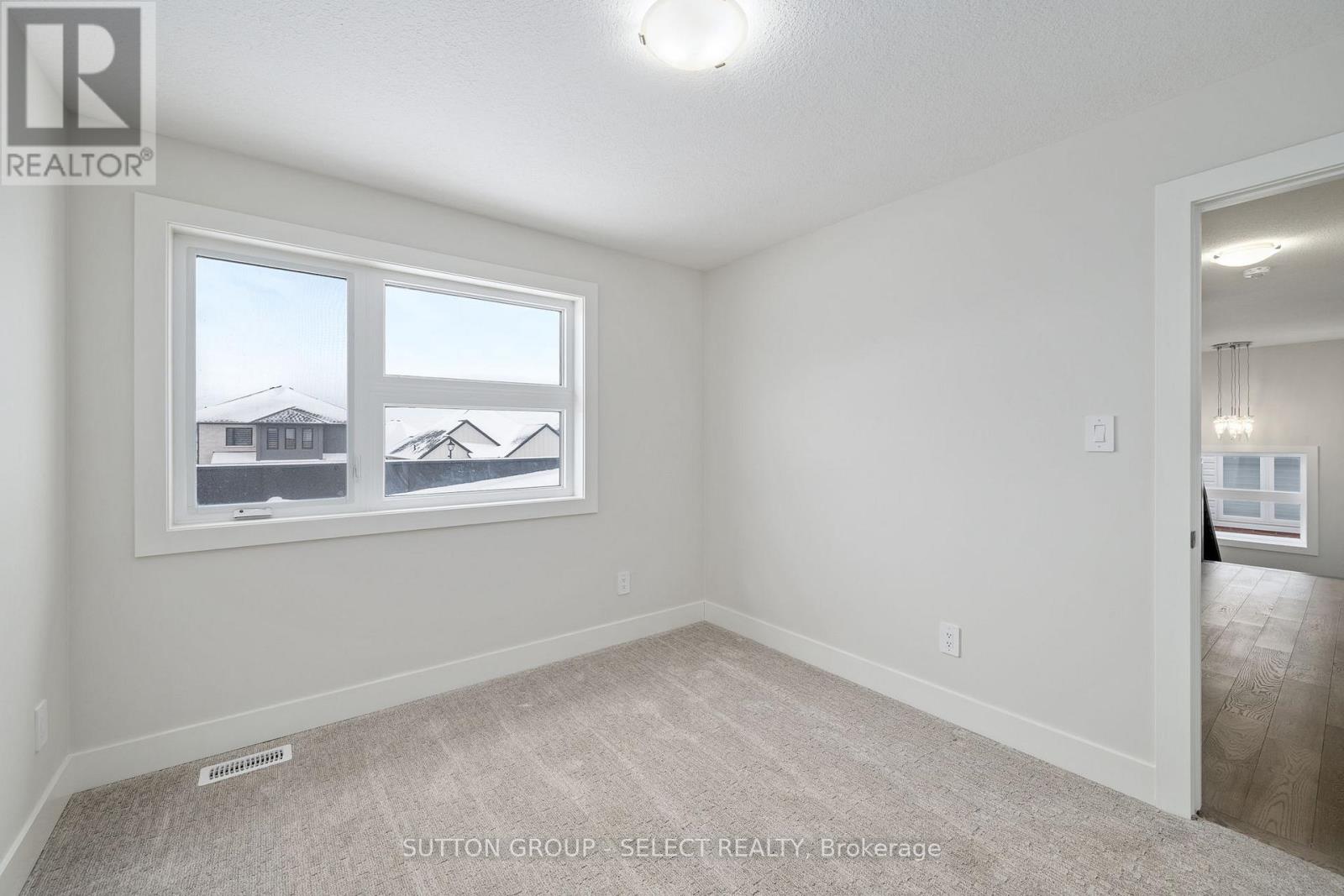 70 Royal Crescent, Southwold (Talbotville), Ontario  N5P 3T2 - Photo 30 - X12670832