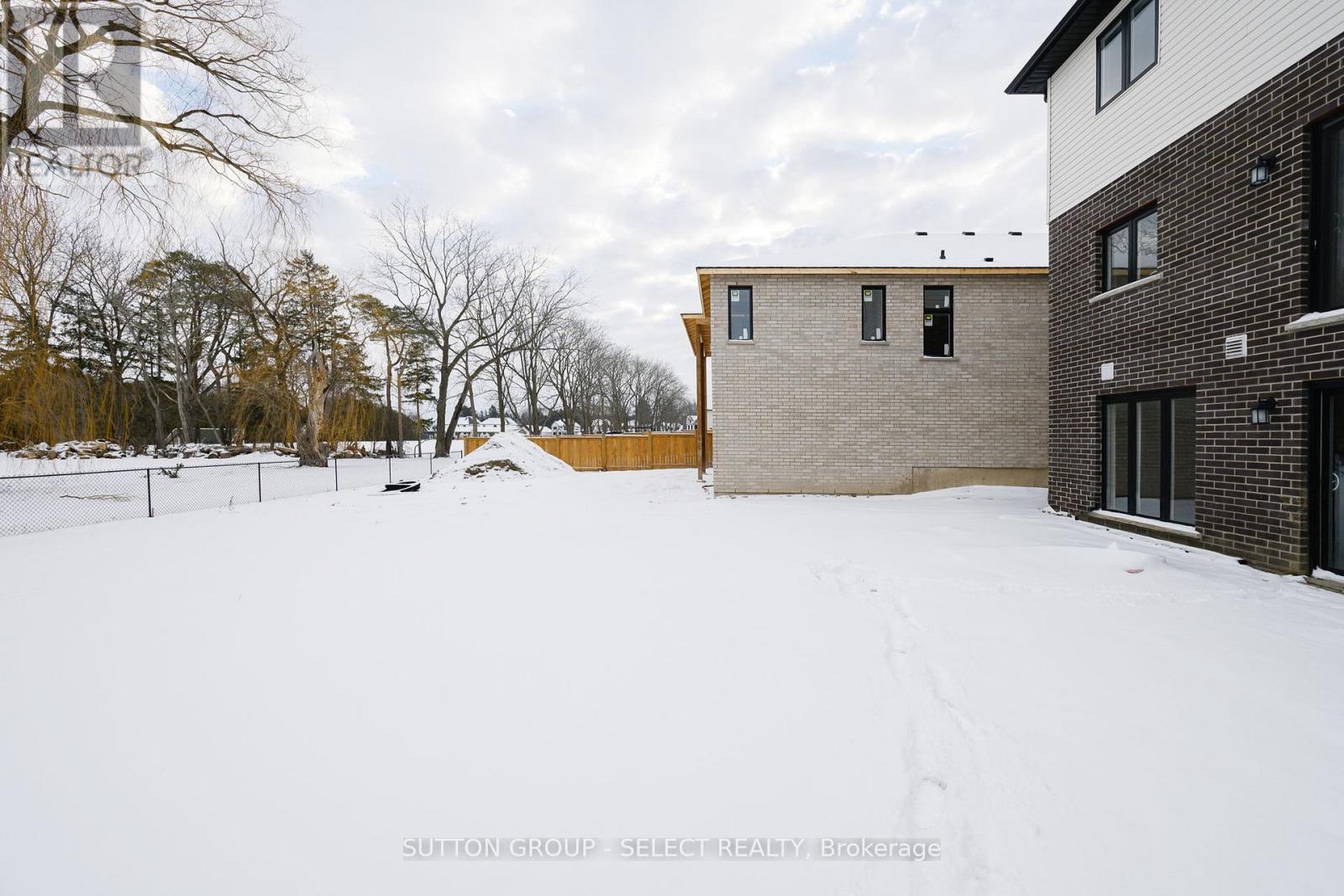 70 Royal Crescent, Southwold (Talbotville), Ontario  N5P 3T2 - Photo 39 - X12670832