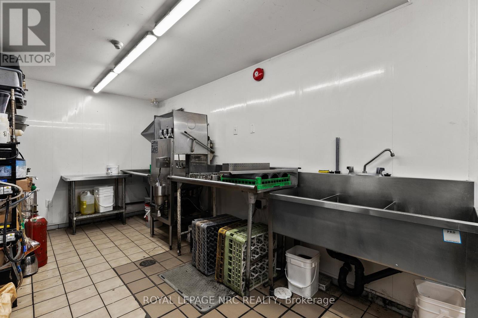 3904 Victoria Avenue, Lincoln, Ontario  L0R 2C0 - Photo 12 - X12670820