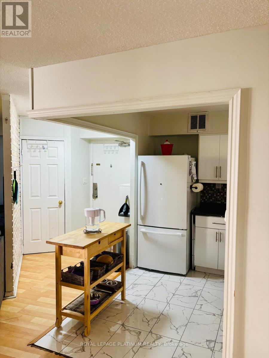 408 - 330 Dixon Road, Toronto, Ontario  M9R 1S9 - Photo 9 - W12670840