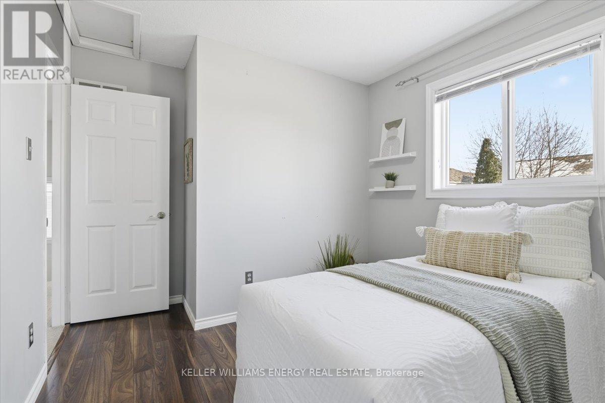 54 Farncomb Crescent, Clarington, Ontario  L1C 4L8 - Photo 10 - E12670854