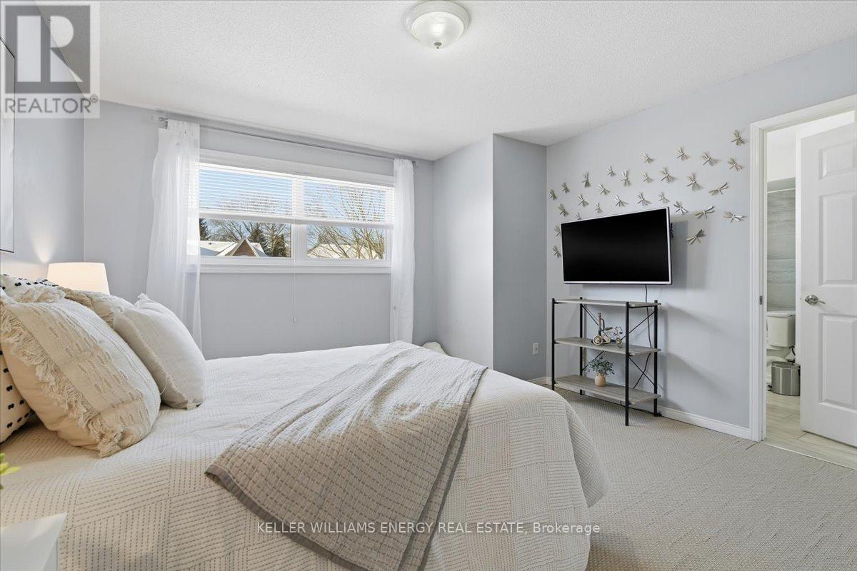 54 Farncomb Crescent, Clarington, Ontario  L1C 4L8 - Photo 13 - E12670854