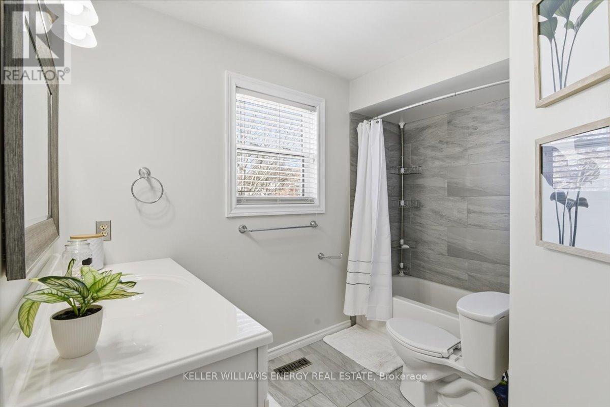 54 Farncomb Crescent, Clarington, Ontario  L1C 4L8 - Photo 15 - E12670854