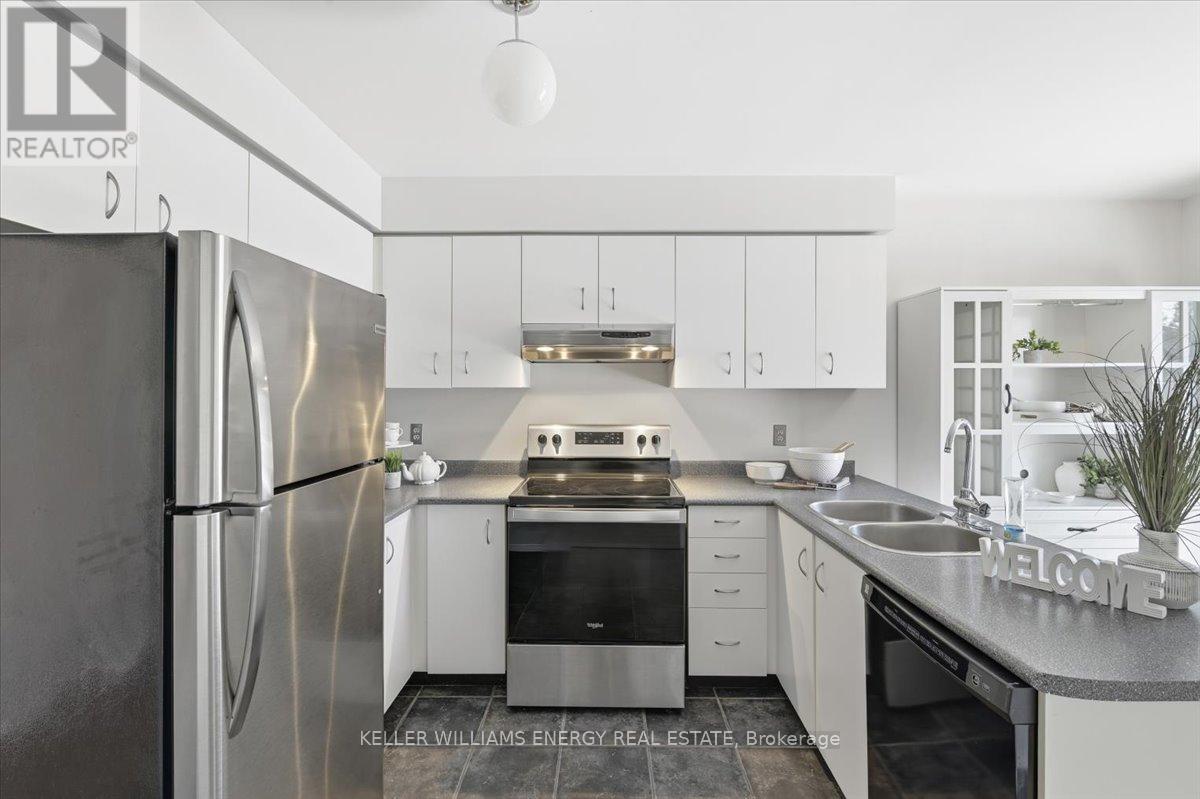 54 Farncomb Crescent, Clarington, Ontario  L1C 4L8 - Photo 4 - E12670854