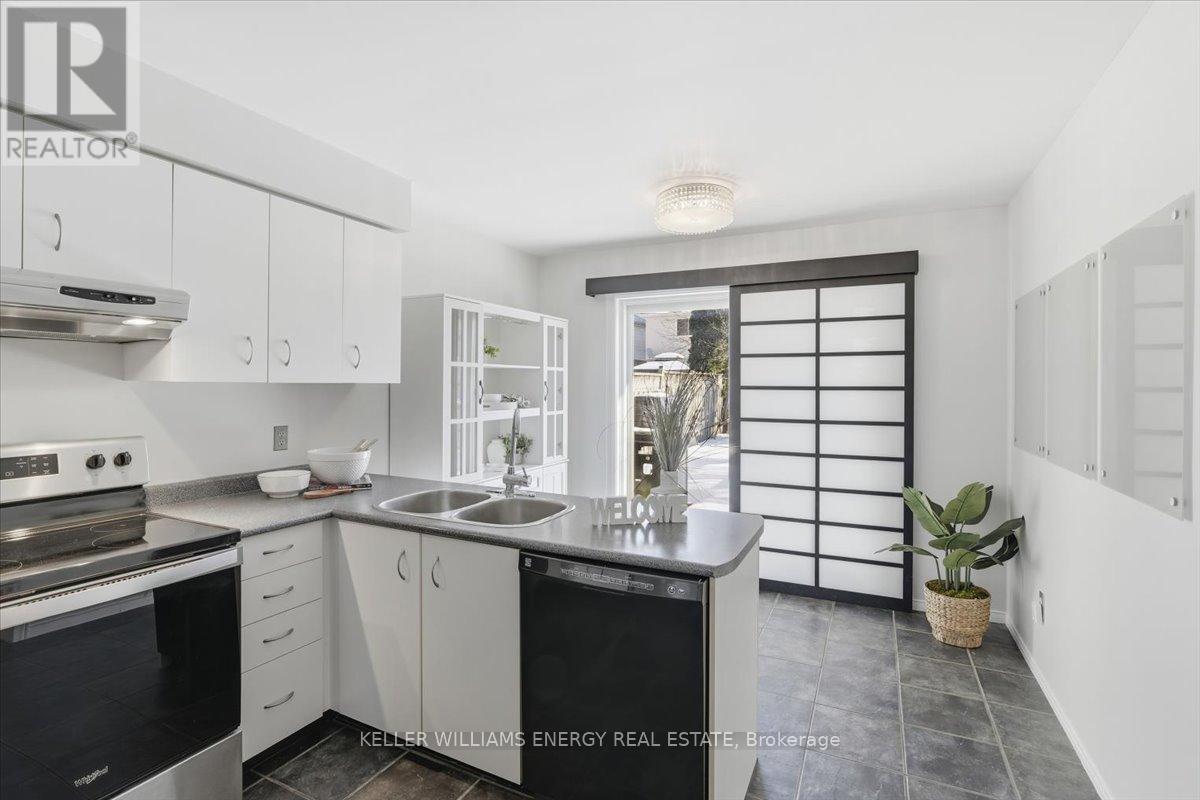 54 Farncomb Crescent, Clarington, Ontario  L1C 4L8 - Photo 5 - E12670854