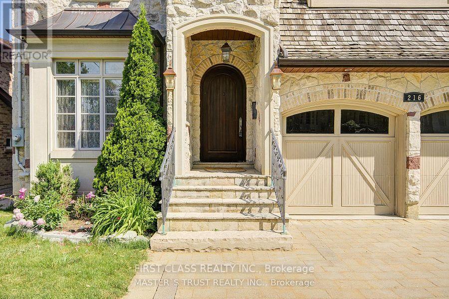 216 Parkview Avenue, Toronto, Ontario  M2N 3Y8 - Photo 2 - C12670872