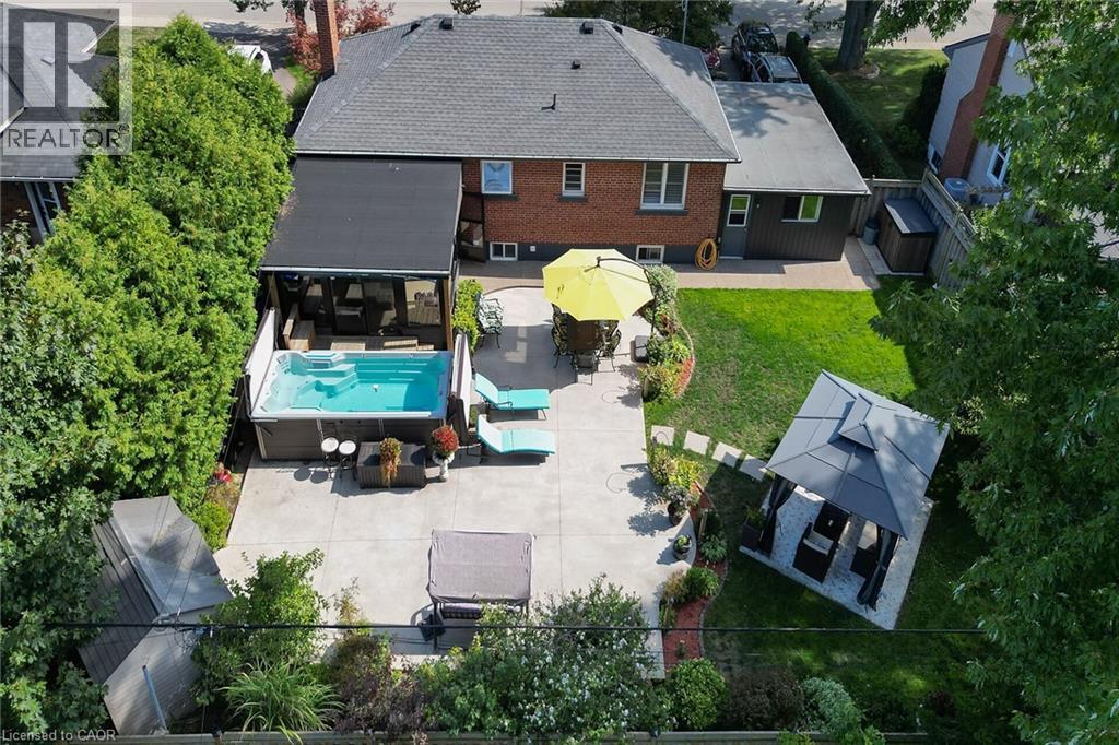 2105 Maplewood Drive, Burlington, Ontario  L7R 2C6 - Photo 3 - 40780808