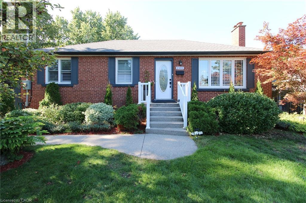 2105 Maplewood Drive, Burlington, Ontario  L7R 2C6 - Photo 5 - 40780808