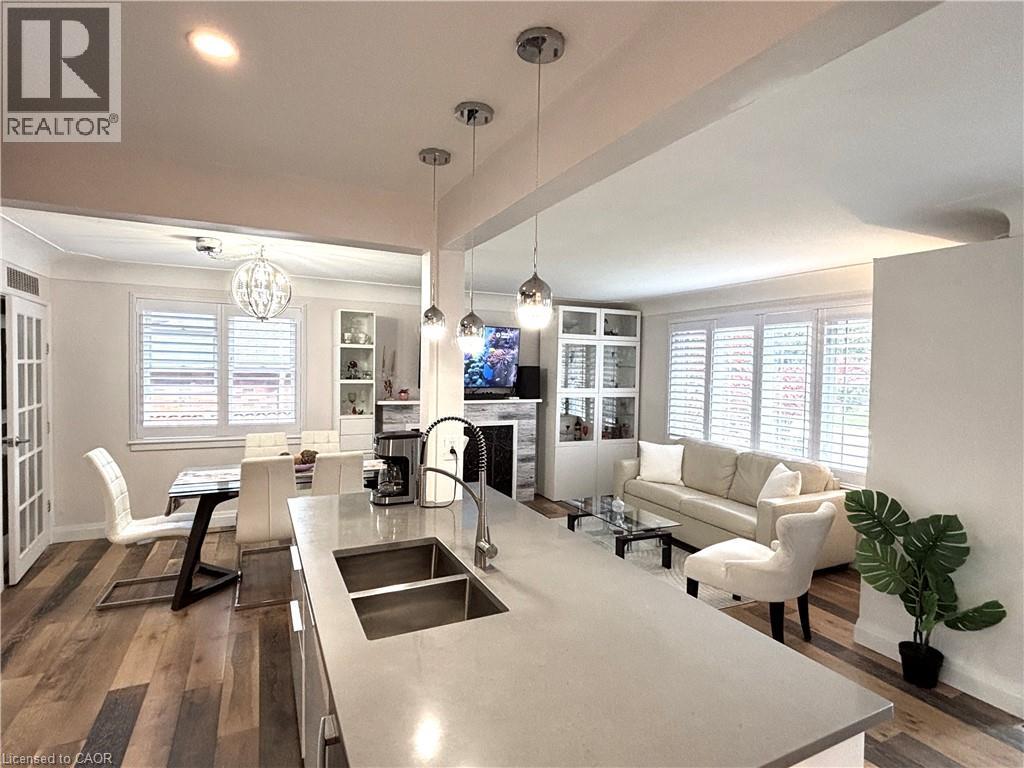 2105 Maplewood Drive, Burlington, Ontario  L7R 2C6 - Photo 8 - 40780808