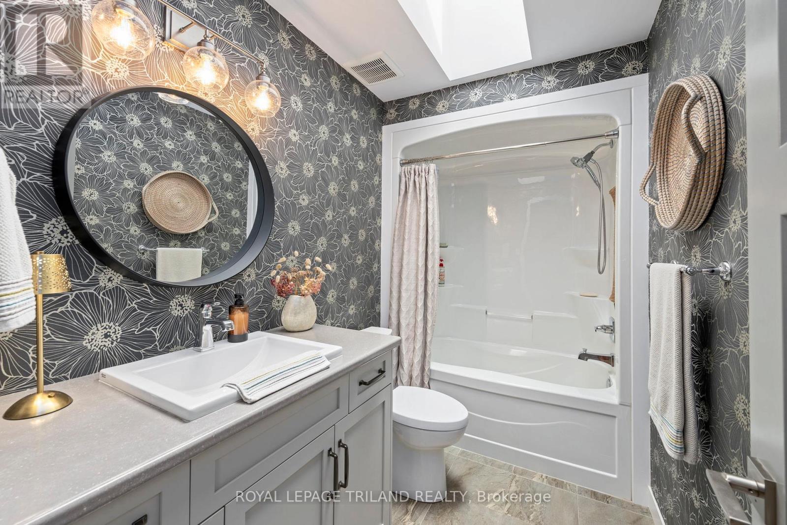 208 Emery Street, Central Elgin, Ontario  N5L 0A5 - Photo 15 - X12670942