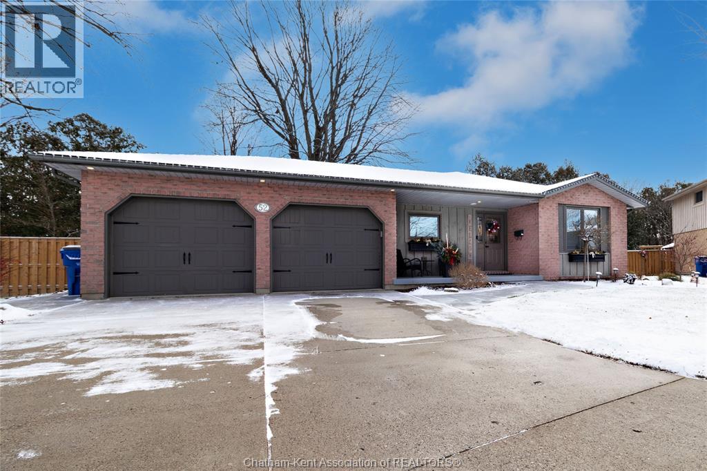 MLS# 26000300: 52 FARMHOUSE PLACE, Chatham, Canada